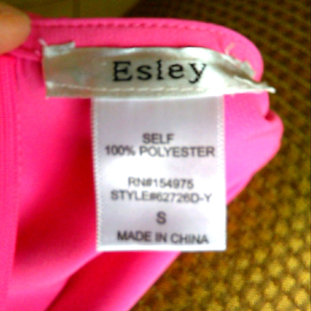 BNWOT PINK ESLEY DRESS W/ RUFFLES SZ. SM SLEEVELESS  LOWER THIGH LENGTH - Picture 8 of 10